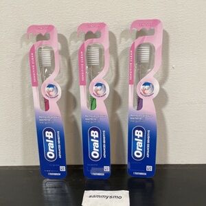 Oral-B Advanced Sensitive clean Toothbrush, Extra Soft, x3